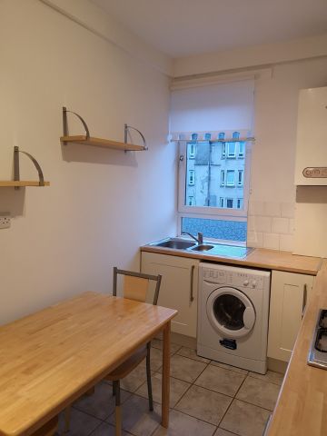 1 Bed Flat, Lochend Road South, EH7 - Photo 2