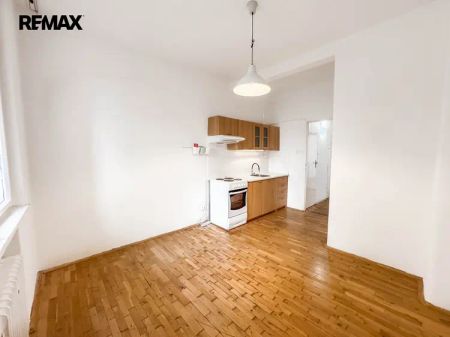Pronájem bytu 1+1 na Výtoni u náplavky - Photo 2