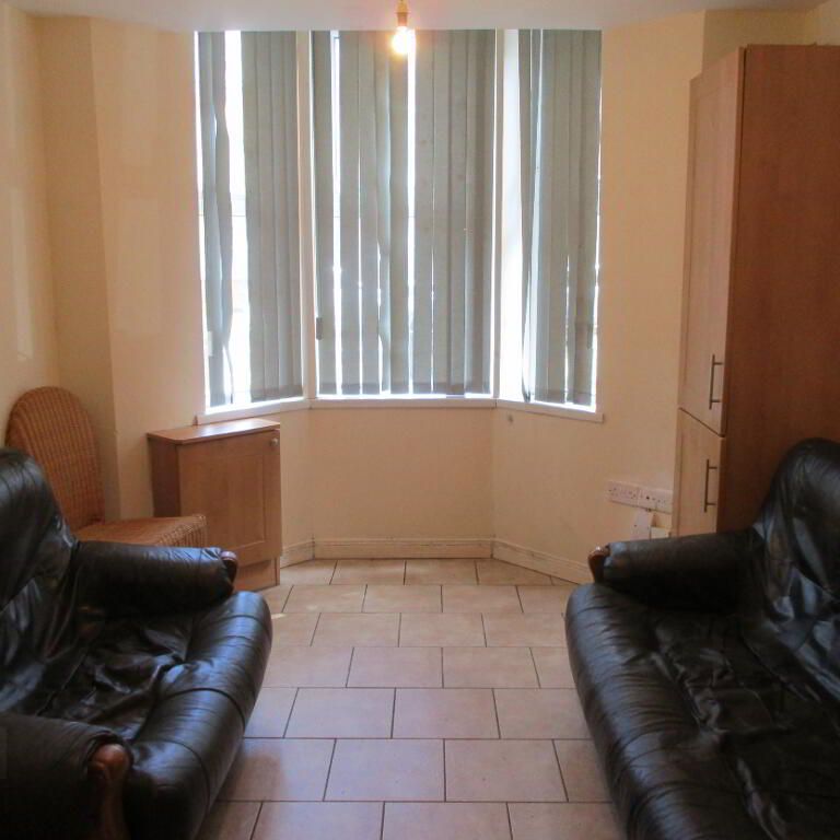 Great 4 Bedroom Apartment, 68A University Avenue, Queens Quarter, Belfast, BT7 1GY - Photo 1