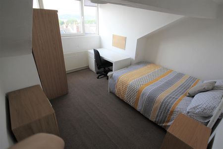 Burley Lodge Road, Hyde Park, LS6 1QP, Leeds - Photo 2