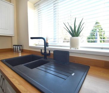 3 bedroom House To Let - Photo 2