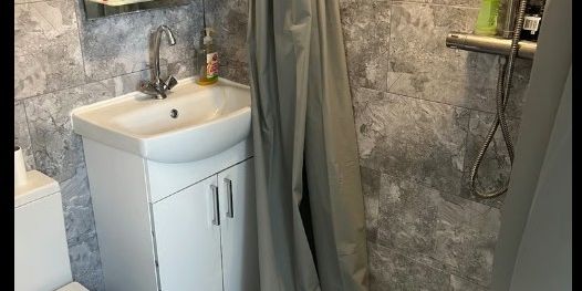 Room in a Shared House, Stockingstone Road, LU2 - Photo 3