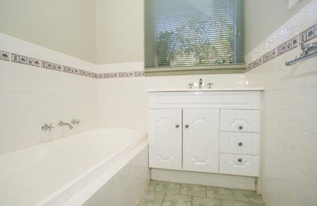 24 Panoramic Grove, Glen Waverley - Photo 5