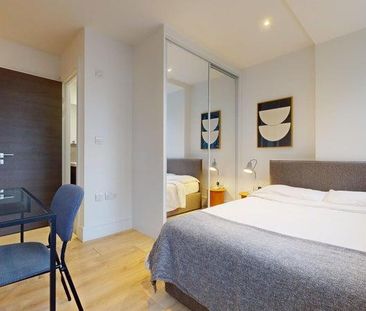 1 bedroom in a flat share to rent - Photo 2