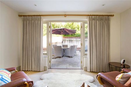 4 bedroom semi-detached house to rent - Photo 4