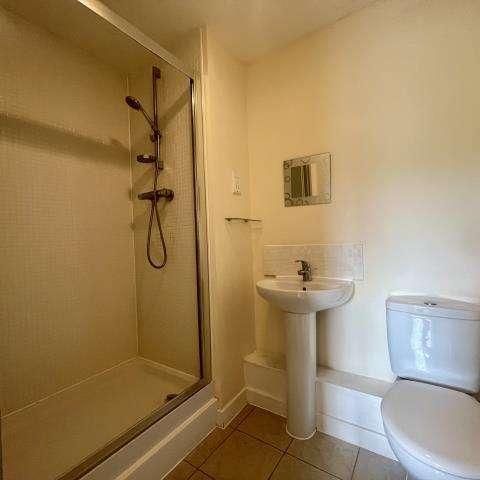 Harrow Close, Addlestone, KT15 - Photo 1
