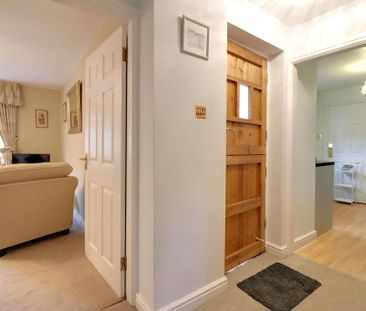 1 bedroom mews to rent - Photo 2