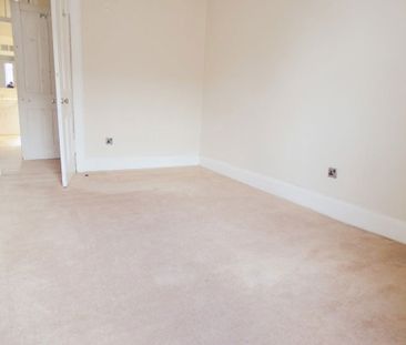 1 Bed Flat - Photo 1