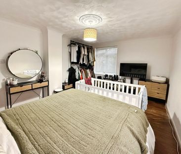 Westfield, Harlow - Photo 2