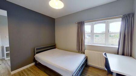 6 bedroom semi-detached bungalow to rent - Photo 3