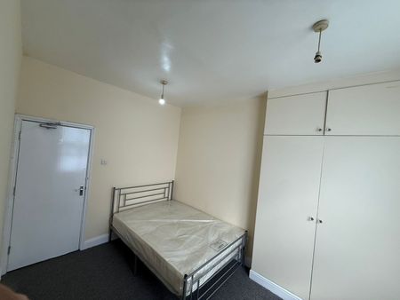 2 Bed Flat, Albert Road, E16 - Photo 5