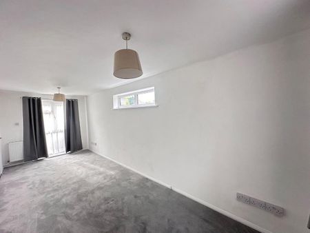 4 bedroom semi-detached house to rent - Photo 5