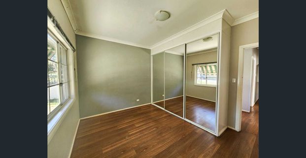 Spacious 2 Bedroom Home in Quiet Street - Photo 1
