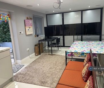 Studio to rent - Photo 3