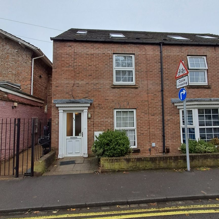 5 bedroom property to rent - Photo 1