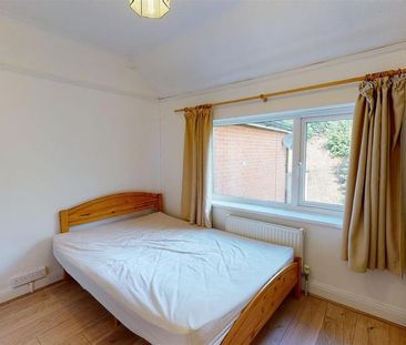 6 bedroom semi-detached house to rent - Photo 2