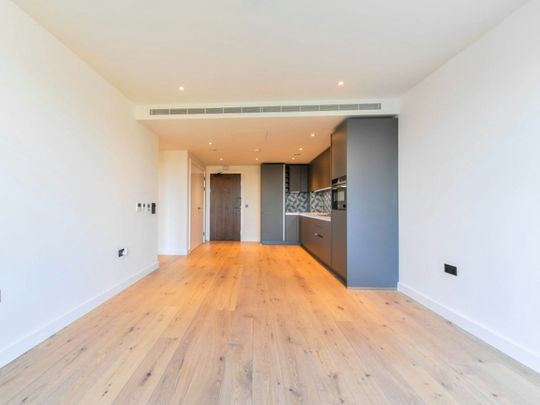 Flat to rent on - Photo 1