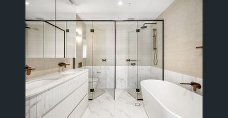 Luxurious Three Bedroom Apartment with City Views - Photo 3