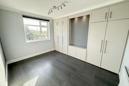 4 bedroom semi-detached house to rent - Photo 4