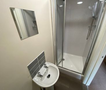 9 Bed Student Accommodation - Photo 4