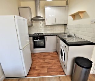1 bedroom Flat in Lea Farm Drive, Leeds - Photo 4