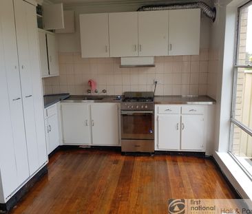 Three Bedroom Townhouse! - Photo 1