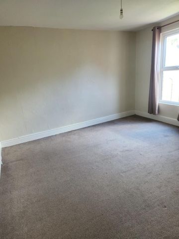 4 bedroom semi-detached house to rent - Photo 5