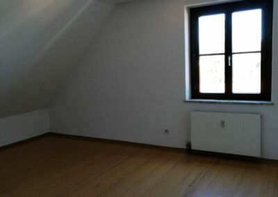 Gepflegte 1 Zimmer Dachgeschosswohnung in zentraler Lage - Foto 1