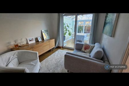 4 bedroom detached house to rent - Photo 3