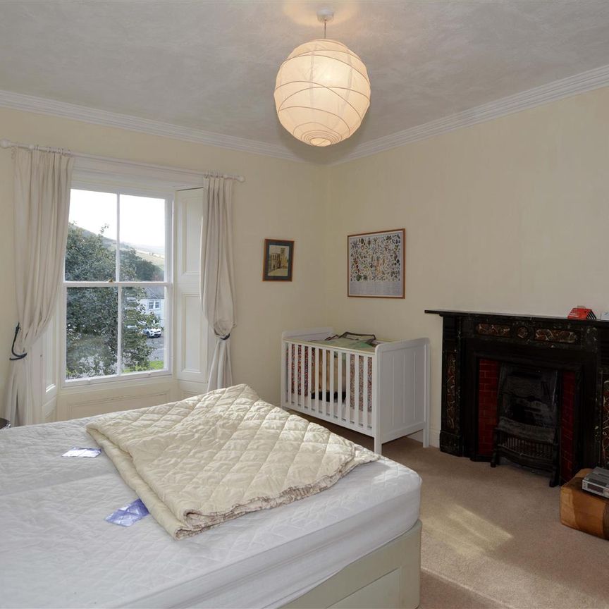 3 Bed House - Terraced - Photo 1