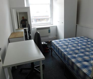 3 bedroom flat to rent - Photo 2