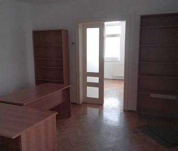 Casă cu potențial uriaș, aproape de Centrul Istoric al Br - Fotografie 4