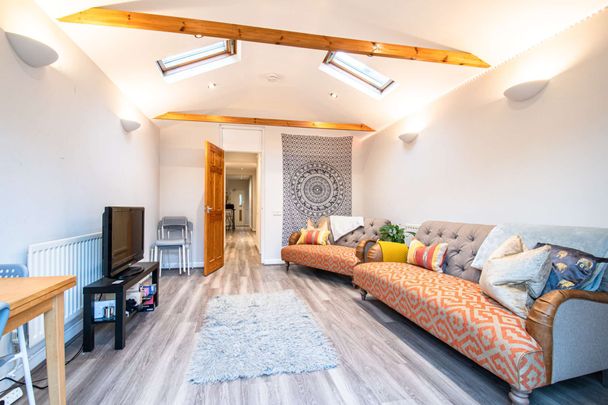 Modernised property in the heart of Cathays - Photo 1