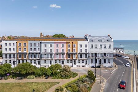 3 bedroom flat to rent - Photo 3