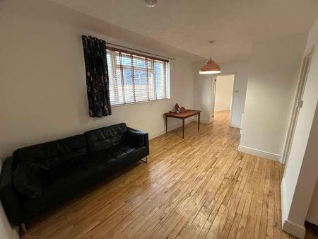 Queens Way, SO14 - Photo 2