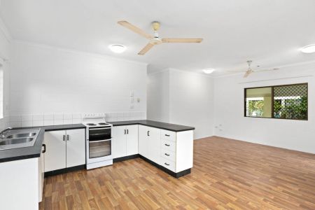 Comfortable & Convenient Family Home - Photo 3