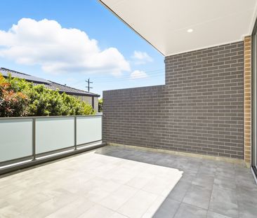 Modern Two-Bedroom Townhouse with Gas Cook-Top, Ensuite & Ducted Ai... - Photo 3