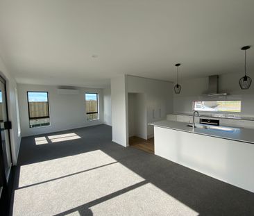 3 Bedroom Home in Ravenswood - 6 Months Rental - Photo 5