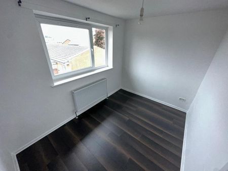 4 bedroom terraced house to rent - Photo 2