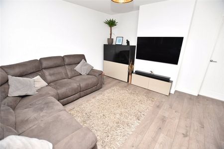 3, Inglewood Approach, Leeds, West Yorkshire, LS14 6HN - Photo 2