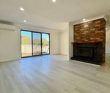 SPACIOUS FAMILY HOME! - Photo 4