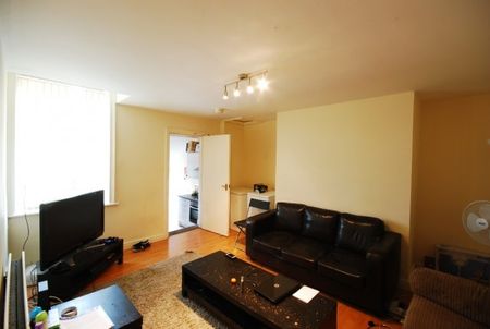 5 Bed - Kelvin Grove, Sandyford - Photo 2