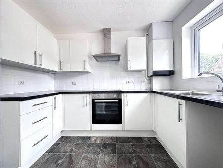 2 bedroom end of terrace house to rent - Photo 5