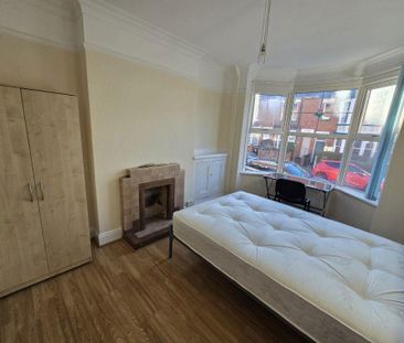 4 bedroom terraced house to rent - Photo 6