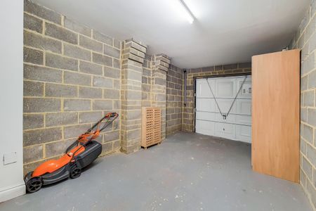 Grosvenor Place Vale Road, Weybridge, KT13 - Photo 2