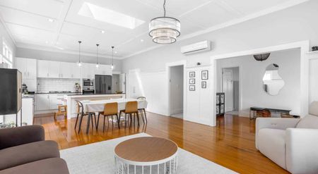 Character, Charm and Position - Photo 3