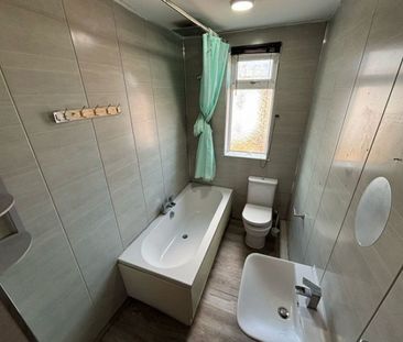 3 bed Terraced - To Let - Photo 2