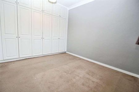 Portnoi Close, Romford, RM1 - Photo 3