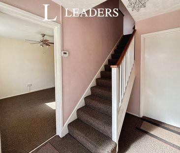 3 bedroom house to rent Brays Mead, Harlow, CM18 - Photo 4