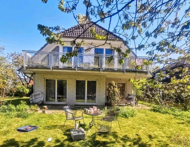 Dachgeschosswohnung in Hamburg Sasel - Photo 1